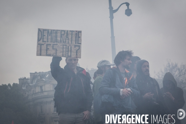 Rassemblement devant l Assemblee Nationale contre la loi travail et le recours au 49-3