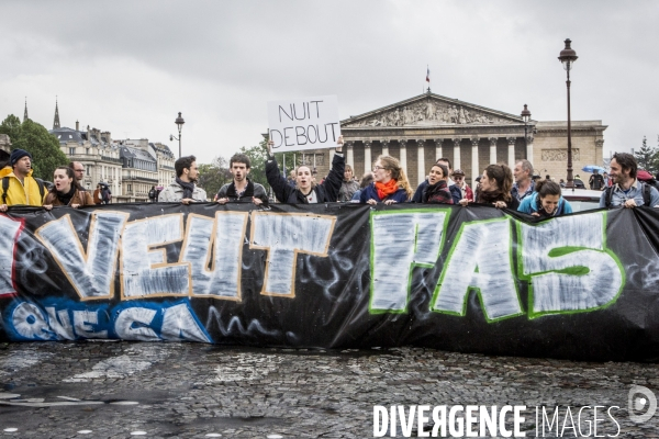 Rassemblement devant l Assemblee Nationale contre la loi travail et le recours au 49-3