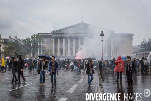 Rassemblement devant l Assemblee Nationale contre la loi travail et le recours au 49-3