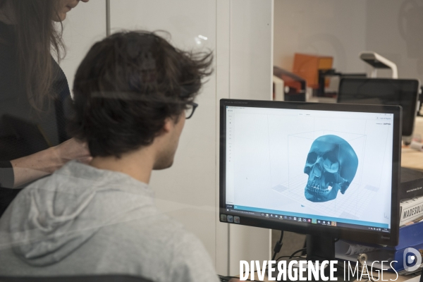 Impression d objets 3D dans le Fablab  FabShop  à Paris