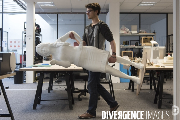 Impression d objets 3D dans le Fablab  FabShop  à Paris