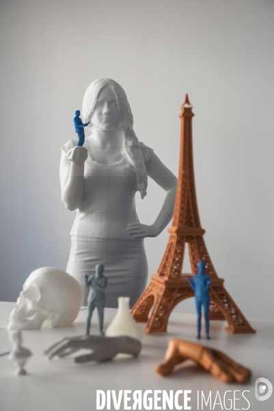 Impression d objets 3D dans le Fablab  FabShop  à Paris