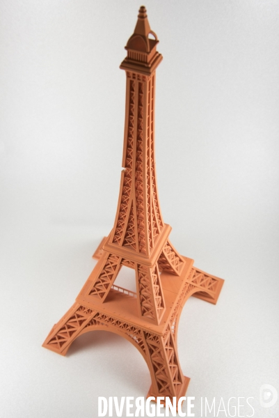 Impression d objets 3D dans le Fablab  FabShop  à Paris