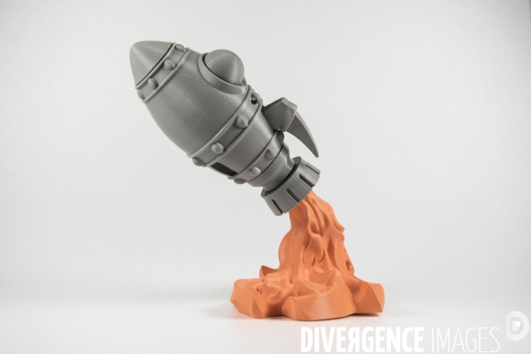 Impression d objets 3D dans le Fablab  FabShop  à Paris