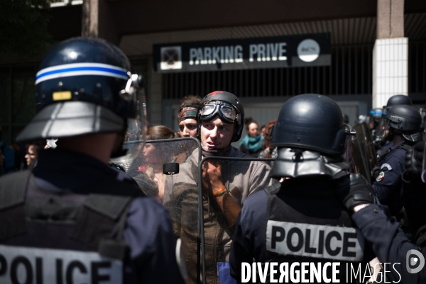 Manif contre le 49.3