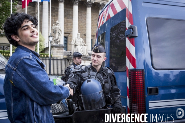 Nuit Debout a l Assemble Nationale