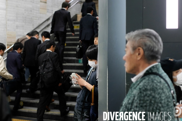 Tokyo: Vie quotidienne dans les transports en commun