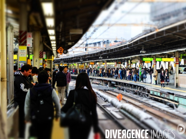 Tokyo: Vie quotidienne dans les transports en commun