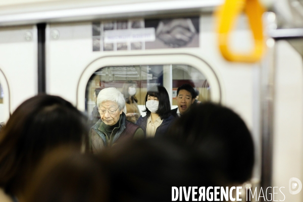 Tokyo: Vie quotidienne dans les transports en commun