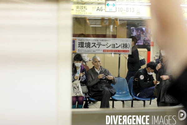 Tokyo: Vie quotidienne dans les transports en commun