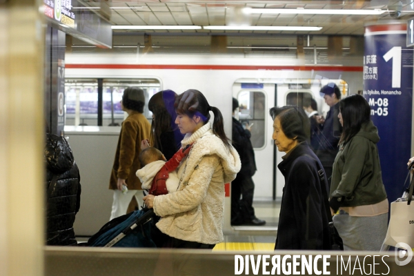 Tokyo: Vie quotidienne dans les transports en commun