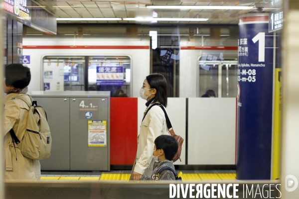 Tokyo: Vie quotidienne dans les transports en commun