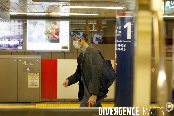 Tokyo: Vie quotidienne dans les transports en commun