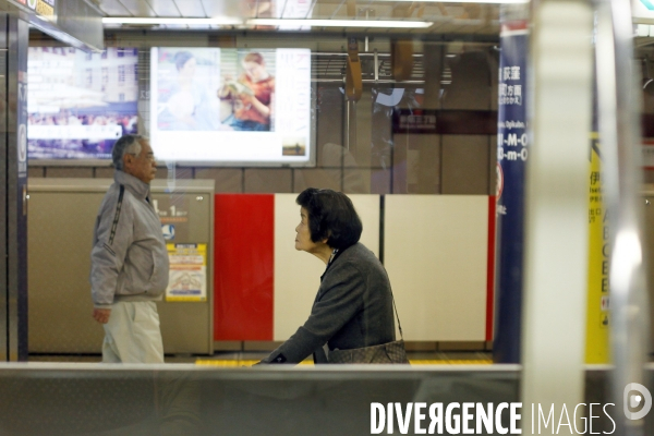 Tokyo: Vie quotidienne dans les transports en commun