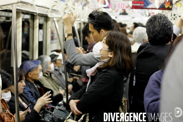 Tokyo: Vie quotidienne dans les transports en commun