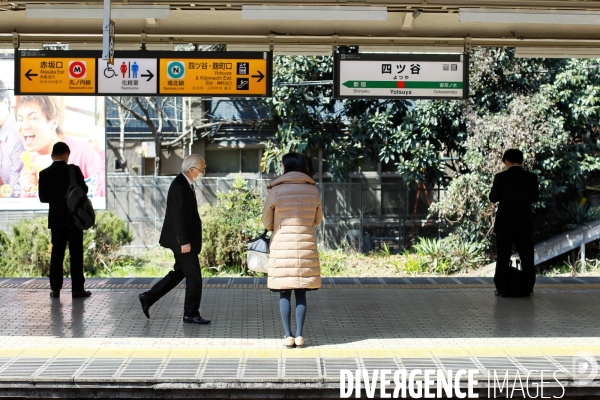 Tokyo: Vie quotidienne dans les transports en commun