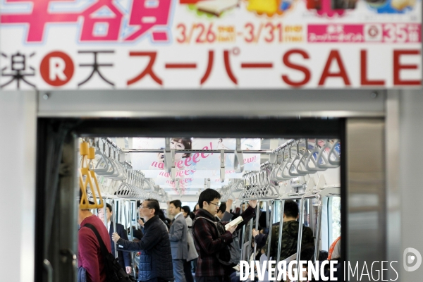 Tokyo: Vie quotidienne dans les transports en commun