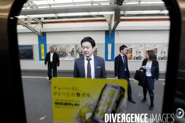 Tokyo: Vie quotidienne dans les transports en commun