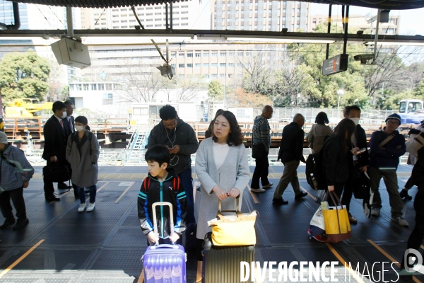 Tokyo: Vie quotidienne dans les transports en commun