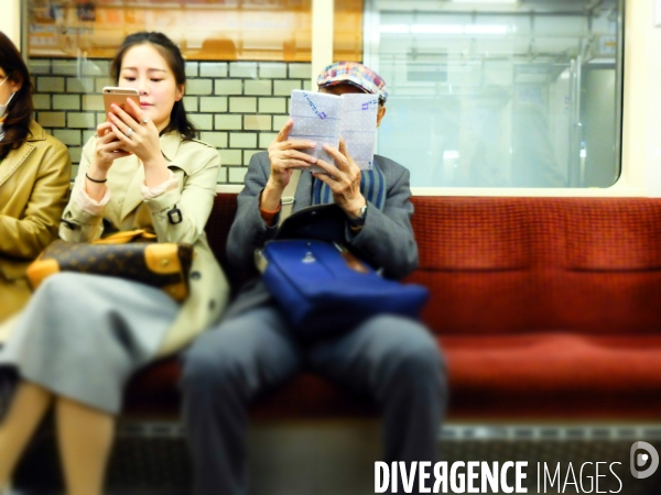 Tokyo: Vie quotidienne dans les transports en commun