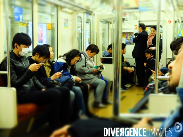 Tokyo: Vie quotidienne dans les transports en commun