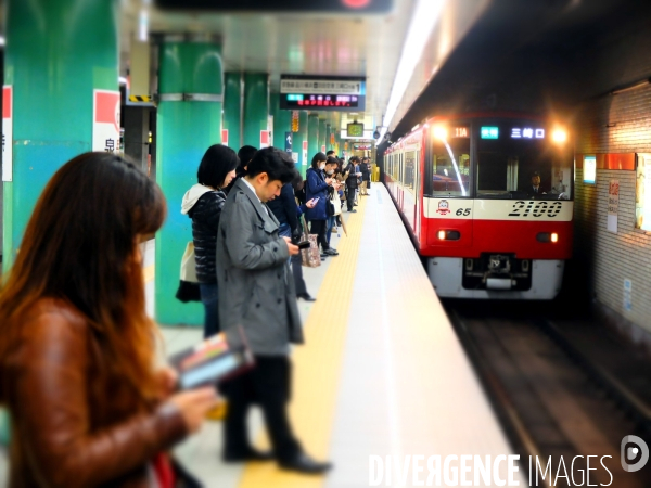 Tokyo: Vie quotidienne dans les transports en commun