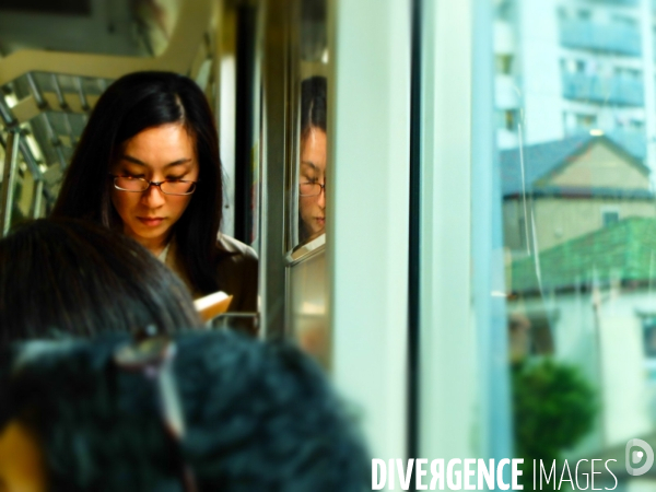 Tokyo: Vie quotidienne dans les transports en commun