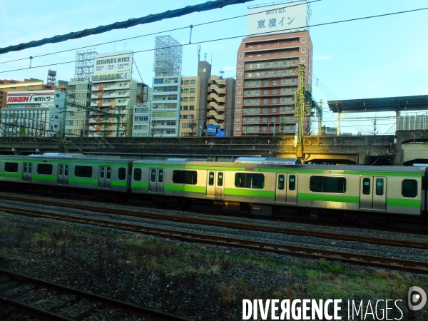 Tokyo: Vie quotidienne dans les transports en commun