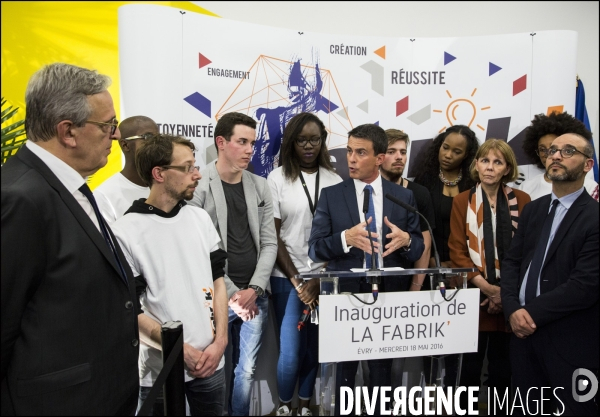 Le premier ministre Manuel VALLS inaugure   la Fabrik   des talents à Evry.