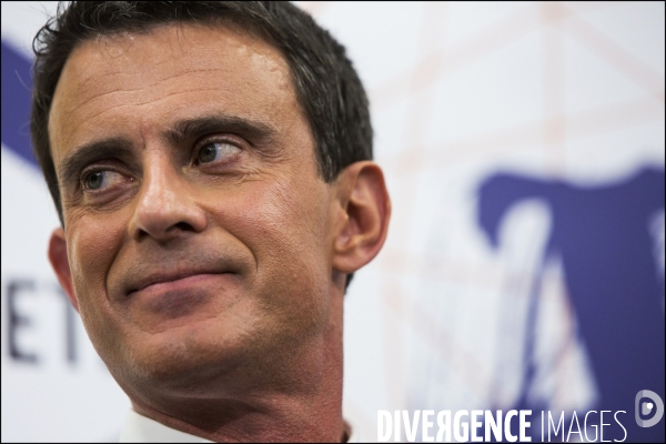 Le premier ministre Manuel VALLS inaugure   la Fabrik   des talents à Evry.