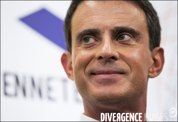 Le premier ministre Manuel VALLS inaugure   la Fabrik   des talents à Evry.