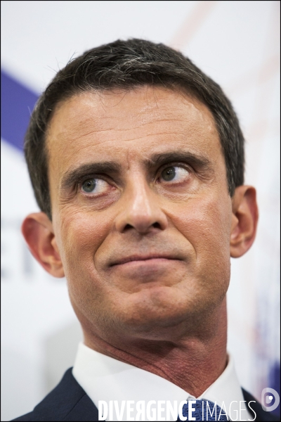 Le premier ministre Manuel VALLS inaugure   la Fabrik   des talents à Evry.