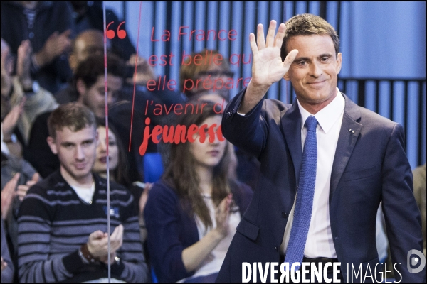 Premier meeting   La France est belle    de Manuel VALLS sur le thème de la jeunesse et de l éducation à Evry.