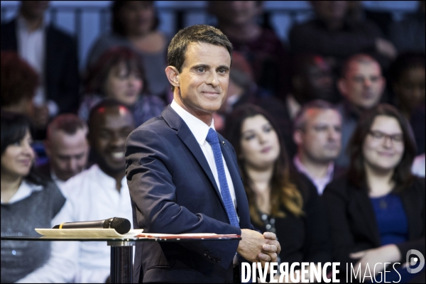 Premier meeting   La France est belle    de Manuel VALLS sur le thème de la jeunesse et de l éducation à Evry.