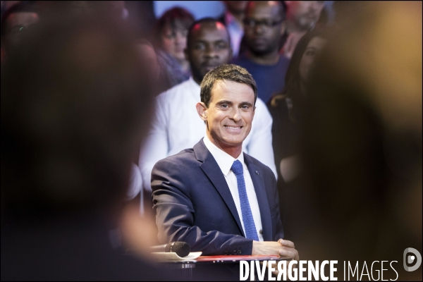 Premier meeting   La France est belle    de Manuel VALLS sur le thème de la jeunesse et de l éducation à Evry.