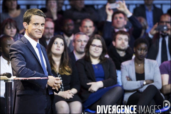 Premier meeting   La France est belle    de Manuel VALLS sur le thème de la jeunesse et de l éducation à Evry.