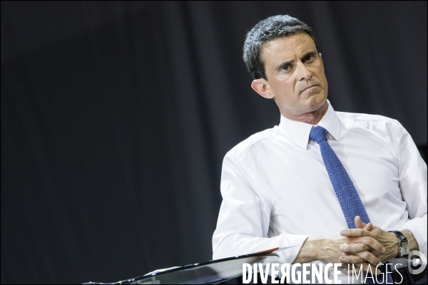 Premier meeting   La France est belle    de Manuel VALLS sur le thème de la jeunesse et de l éducation à Evry.