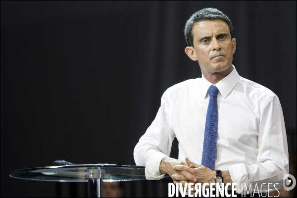 Premier meeting   La France est belle    de Manuel VALLS sur le thème de la jeunesse et de l éducation à Evry.