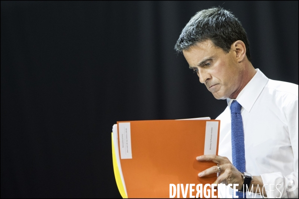 Premier meeting   La France est belle    de Manuel VALLS sur le thème de la jeunesse et de l éducation à Evry.