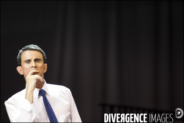 Premier meeting   La France est belle    de Manuel VALLS sur le thème de la jeunesse et de l éducation à Evry.