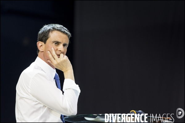 Premier meeting   La France est belle    de Manuel VALLS sur le thème de la jeunesse et de l éducation à Evry.