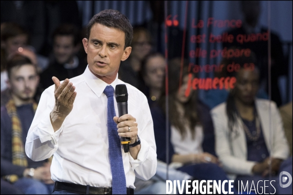 Premier meeting   La France est belle    de Manuel VALLS sur le thème de la jeunesse et de l éducation à Evry.