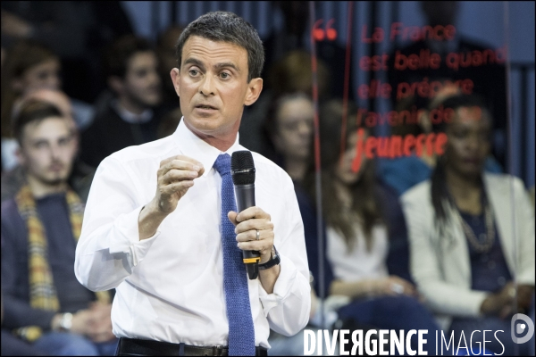 Premier meeting   La France est belle    de Manuel VALLS sur le thème de la jeunesse et de l éducation à Evry.