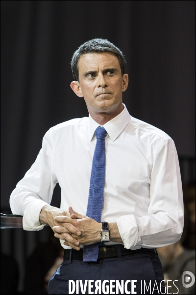 Premier meeting   La France est belle    de Manuel VALLS sur le thème de la jeunesse et de l éducation à Evry.