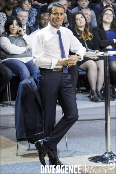 Premier meeting   La France est belle    de Manuel VALLS sur le thème de la jeunesse et de l éducation à Evry.