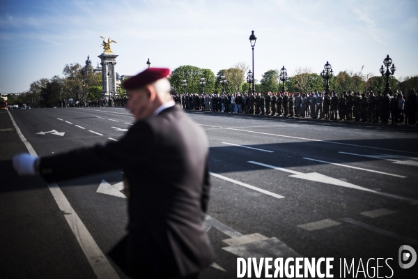 Hommage aux soldats français tués au Mali.