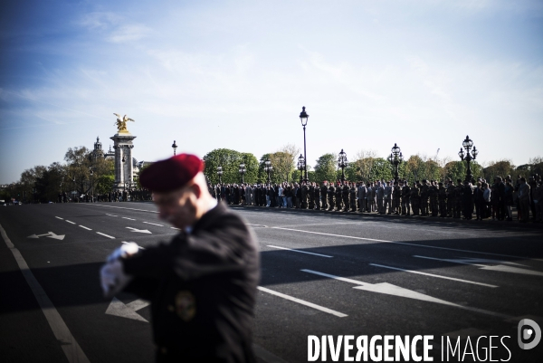 Hommage aux soldats français tués au Mali.