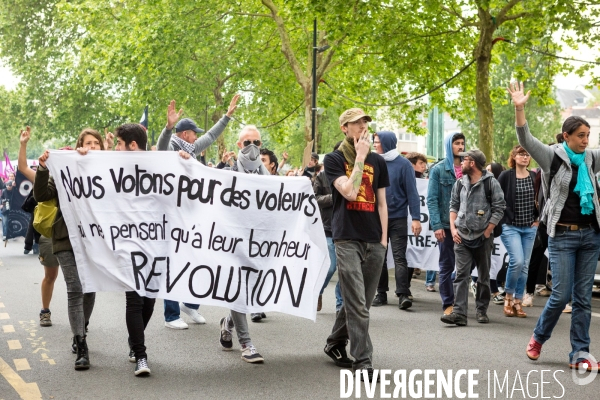 Visitez Nantes, son muscadet, ses émeutes...