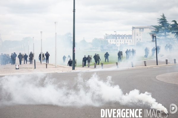 Visitez Nantes, son muscadet, ses émeutes...