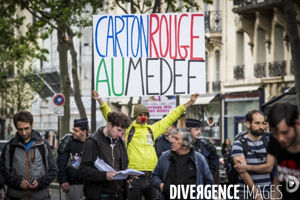 Nuit Debout devant le MEDEF